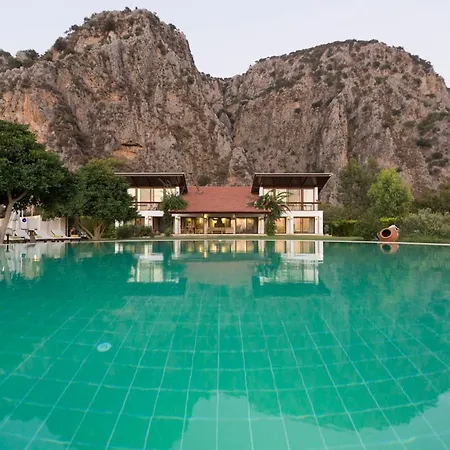 Villa Sleeps 8 Pool Air Con Wifi *